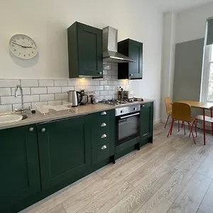 https://apt-3-st-georges.tophotelsbath.com