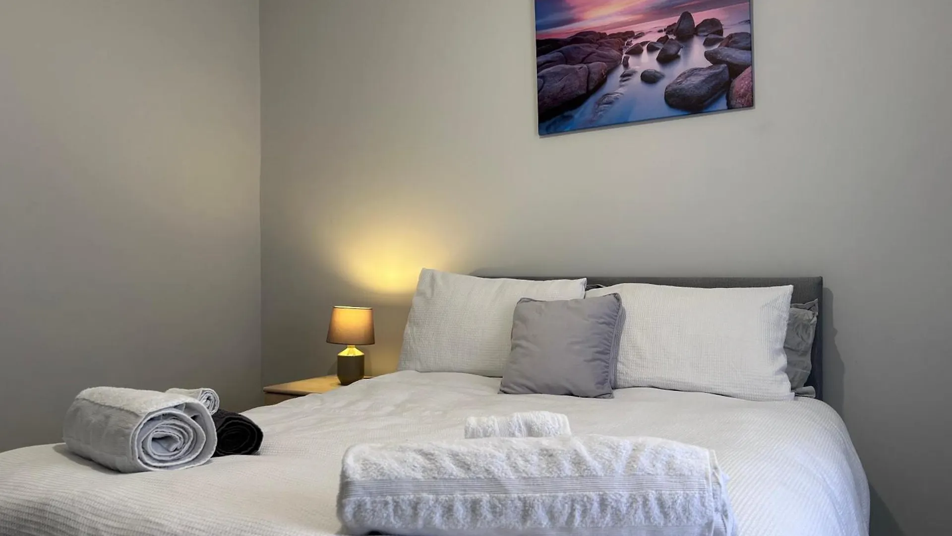 Urban Oasis:Perfect Stay In City contacts